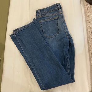 Tommy Hilfiger women’s jeans size 2 regular with small flare bottoms